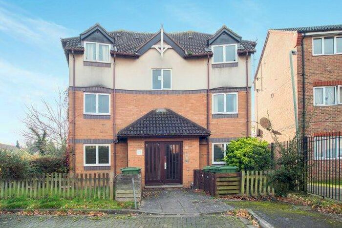 1 Bedroom Flat To Rent In Pankhurst Road, Walton-On-Thames, KT12