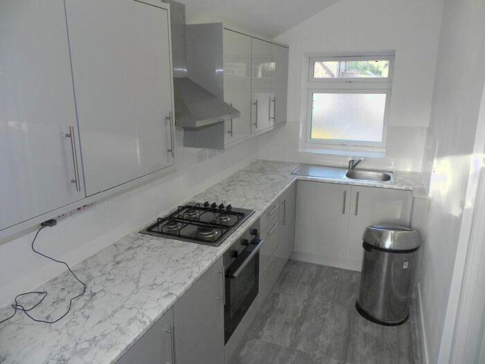 5 Bedroom Semi-Detached House To Rent In Hillview Crescent, Guildford, GU2