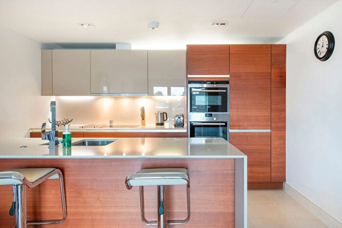 2 Bedroom Property To Rent In Strand House, Kew Bridge, TW8