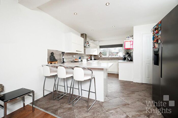 3 Bedroom Terraced House For Sale In Clements Close, Spencers Wood, Reading, Berkshire, RG7