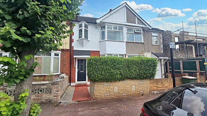 3 Bedroom Terraced House For Sale In Sheringham Avenue, Manor Park, E12