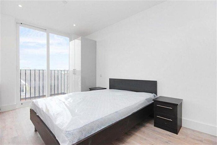 Studio To Rent In Kilburn High Road, London, NW6