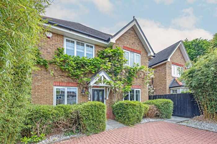 4 Bedroom Detached House To Rent In Oakhurst Close, Kingston Upon Thames, KT2
