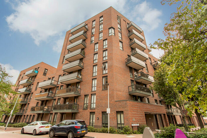 1 Bedroom Flat To Rent In Maypole Court, Bow, E3