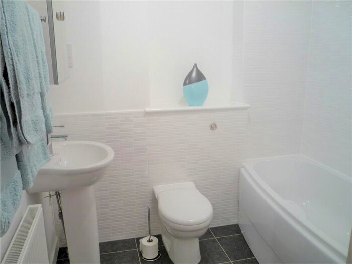 2 Bedroom Flat To Rent In Salamander Court, Leith, Edinburgh, EH6