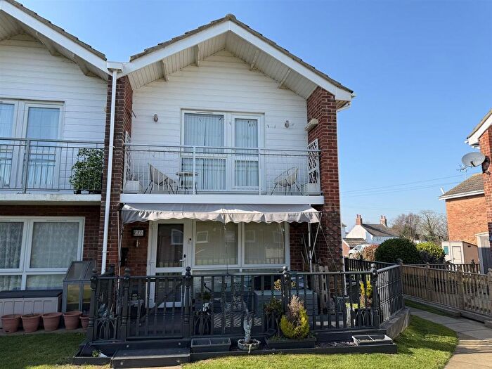 3 Bedroom Chalet For Sale In Waterside Park, The Street, Corton, NR32