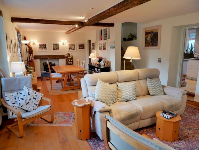 3 Bedroom Detached House For Sale In Castle Street, Calne, SN11