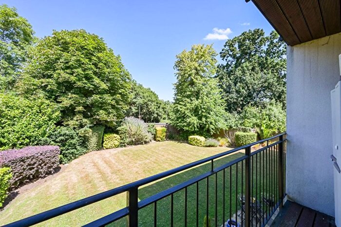 2 Bedroom Flat To Rent In Juliana Close, East Finchley, London, N2