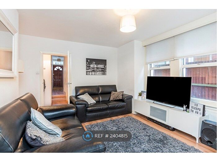 2 Bedroom Flat To Rent In Hoyle Road, London, SW17