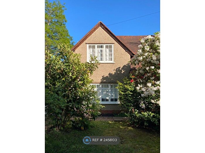 3 Bedroom Semi-Detached House To Rent In Pine Garth, Fleet, GU51