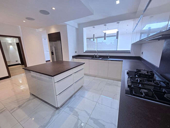 4 Bedroom Semi-Detached House To Rent In Hankins Lane, London, NW7