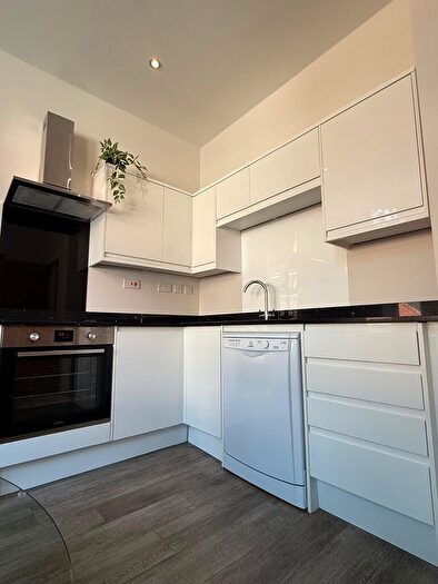 4 Bedroom Apartment To Rent In Flat D, Charnwood Grove, NG2