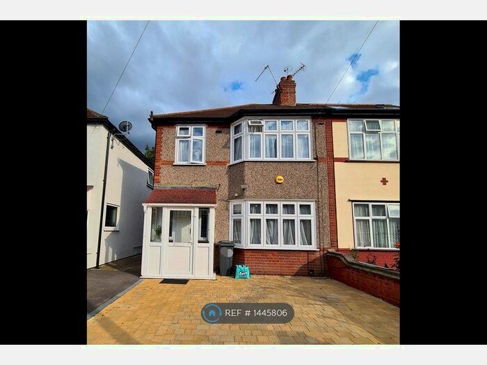 3 Bedroom Semi-Detached House To Rent In The Drive, Hounslow, TW3