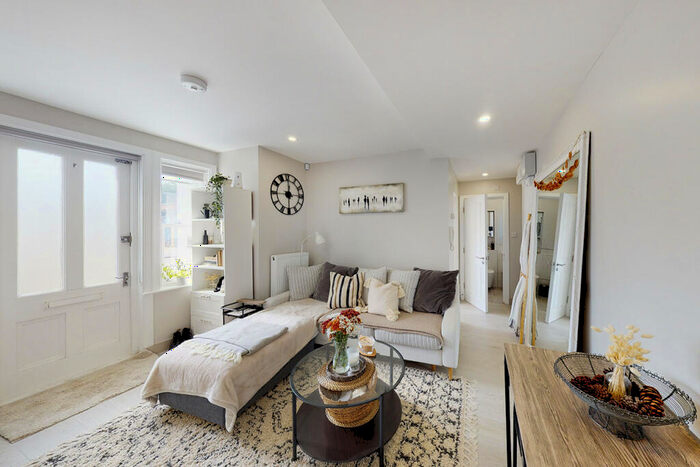 1 Bedroom Flat To Rent In Tollington Park, London, N4