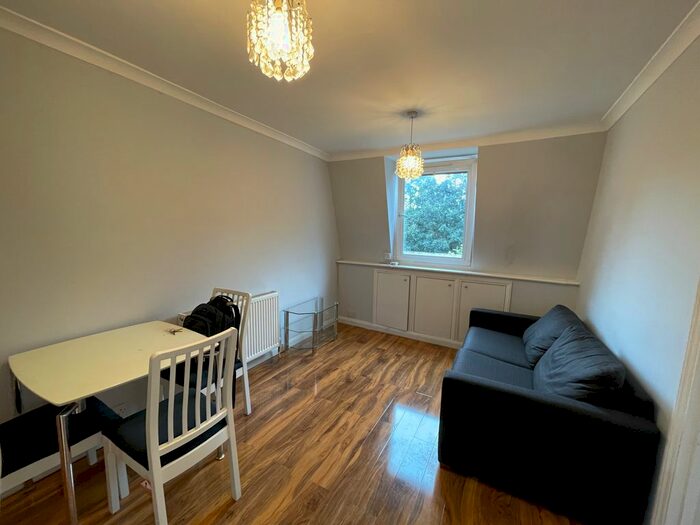 2 Bedroom Flat To Rent In Old Brompton Road, Earls Court, London, SW5