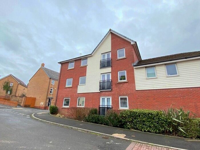 1 Bedroom Studio To Rent In Longacres, Bridgend, Bridgend County., CF31
