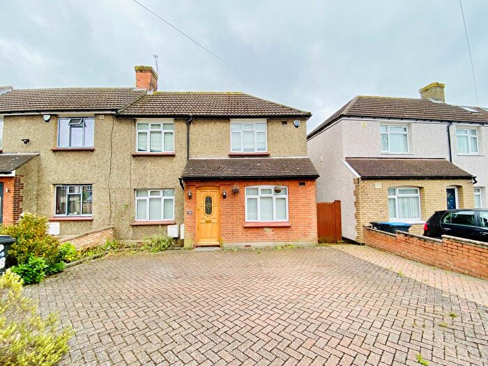 3 Bedroom End Of Terrace House To Rent In The Fairway, Southgate, N14