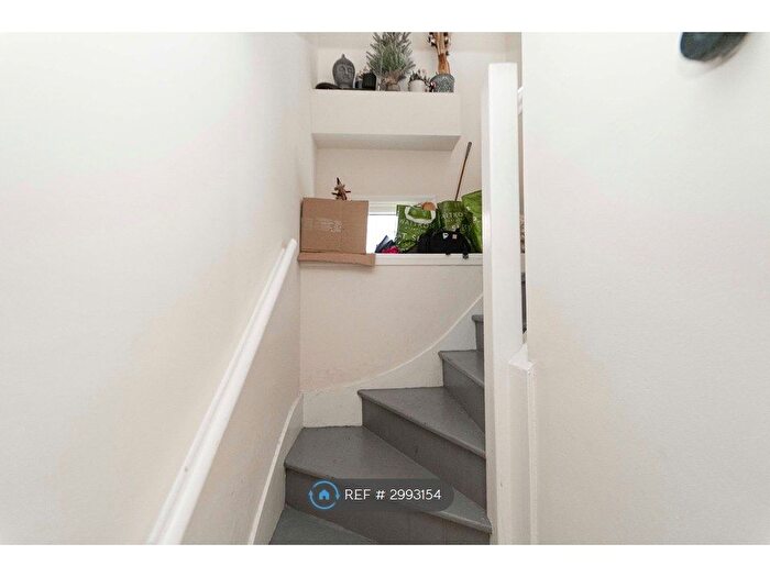 2 Bedroom Flat To Rent In North Kensington, London, W10