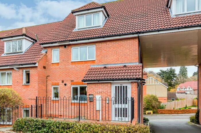 2 Bedroom Apartment To Rent In Iver Court, Buckingham, MK18