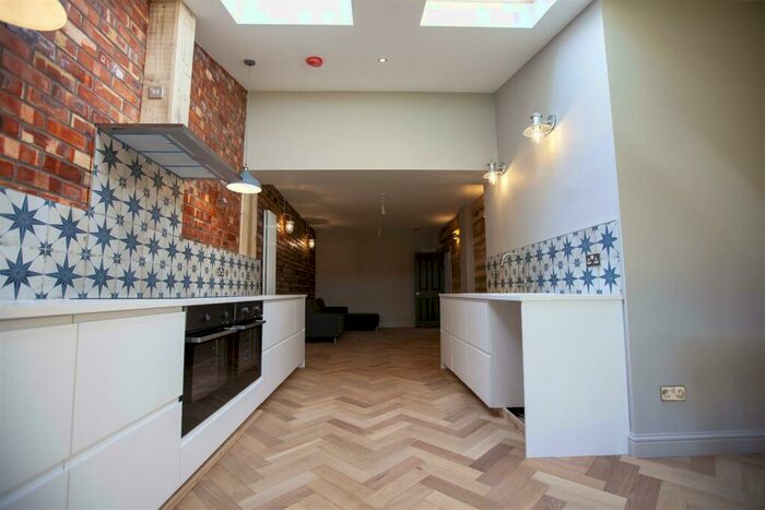 8 Bedroom Property To Rent In Lees Hall Crescent Fallowfield, Manchester, M14