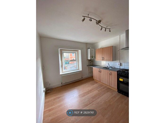 1 Bedroom Flat To Rent In High Street, Street, BA16