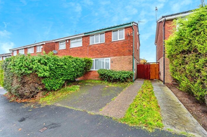 3 Bedroom Semi Detached House For Sale In Stroud Avenue, Willenhall, West Midlands, WV12