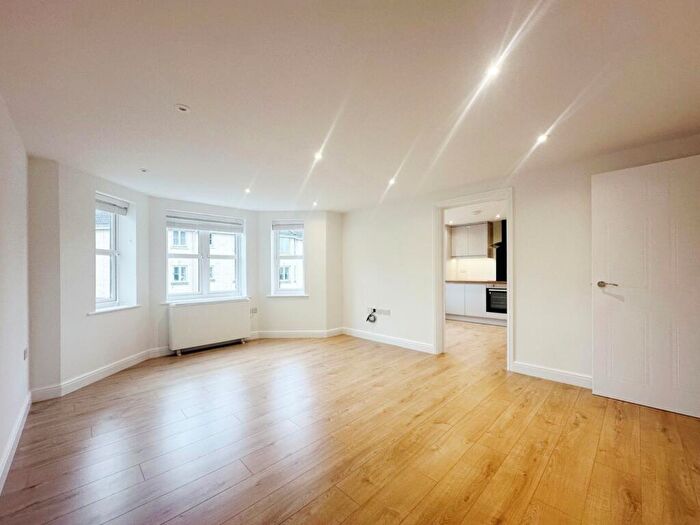 2 Bedroom Apartment To Rent In Scholars Walk, Langley, SL3