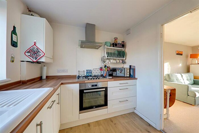 1 Bedroom Flat For Sale In Chapel Close, Wick, Littlehampton, BN17