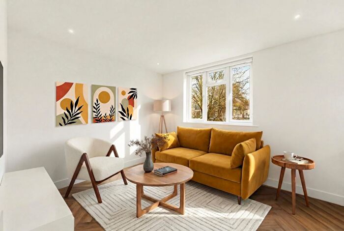 Studio To Rent In Ellesmere Road, Turnham Green, W4