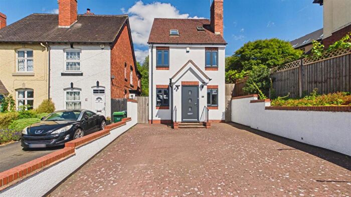 3 Bedroom Detached House For Sale In Beauty Bank, Cradley Heath, B64