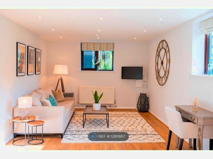 1 Bedroom Flat To Rent In The American Barn, Southend RG9