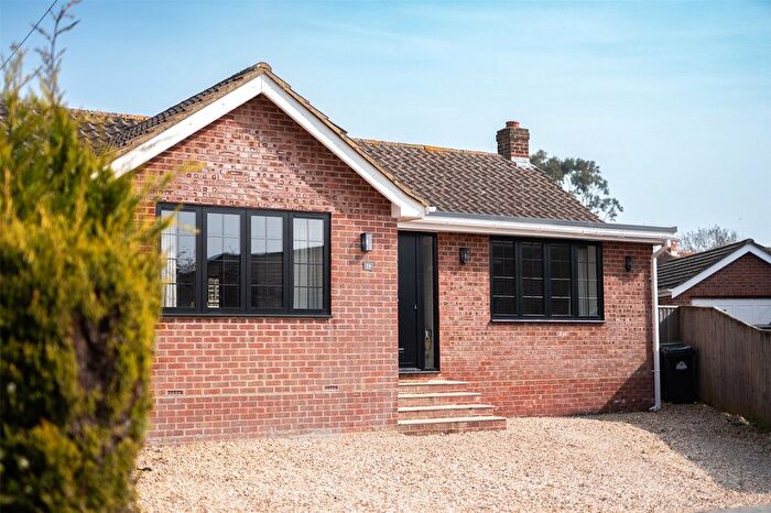 3 Bedroom Bungalow For Sale In Newbridge Way, Pennington, Lymington, Hampshire, SO41