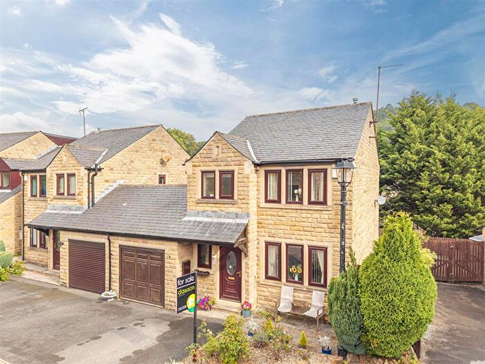 3 Bedroom Link Detached House For Sale In Greaves Fold, Holywell Green, Halifax, HX4