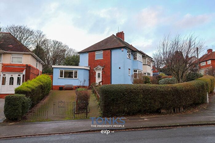 3 Bedroom Semi Detached House For Sale In Broadmoor Avenue, Smethwick, B67