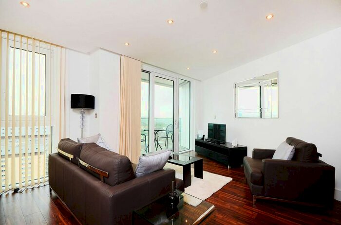 2 Bedroom Flat For Sale In Altitude Point, Alie Street, Aldgate, London, E1