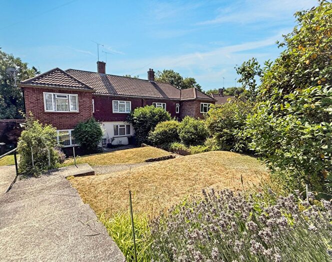 2 Bedroom Maisonette For Sale In Coulsdon, Surrey, CR5