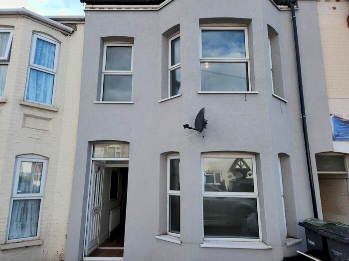 6 Bedroom Terraced House To Rent In Biscot Road, Luton, LU3