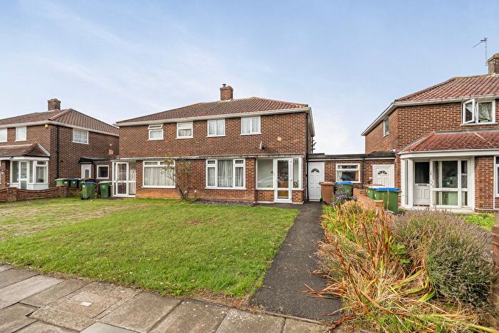 3 Bedroom Semi Detached House For Sale In The Pantiles, Bexleyheath, DA7
