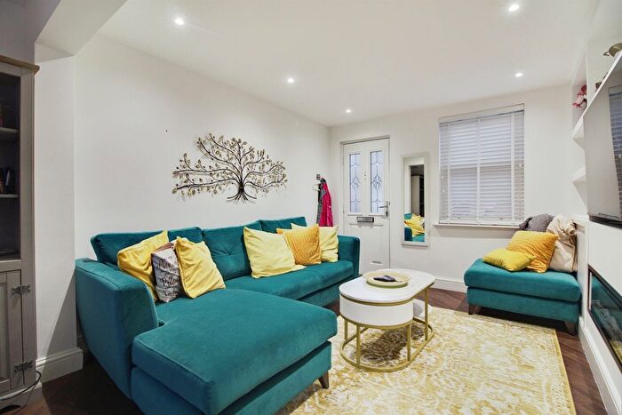 2 Bedroom Terraced House For Sale In North Road, Hoddesdon, EN11