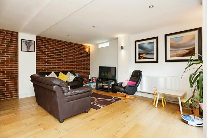 3 Bedroom Cottage For Sale In Tanners Hill, London, SE8