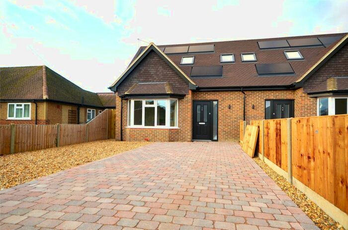 4 Bedroom Semi-Detached House To Rent In Horley, Surrey, RH6