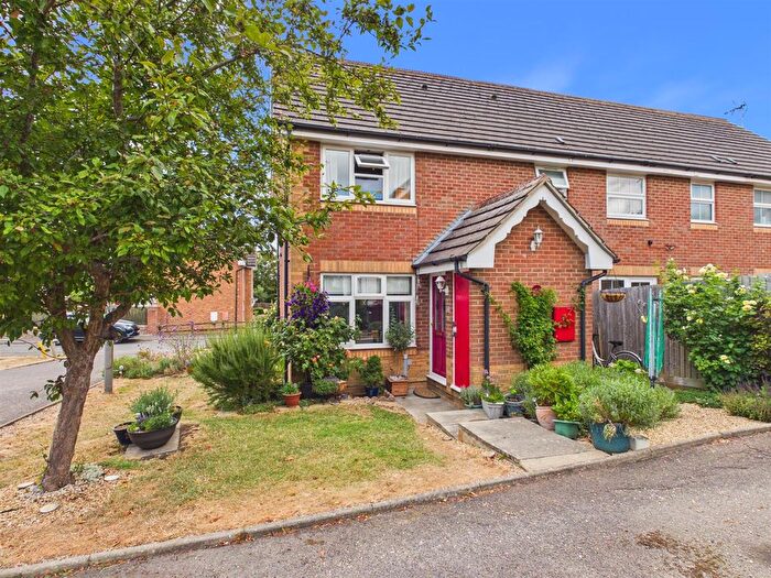 1 Bedroom End Of Terrace House For Sale In Whitley Court, Deerhurst, Aylesbury, HP21