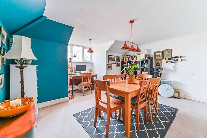 3 Bedroom Flat To Rent In South Norwood Hill, South Norwood, London, SE25