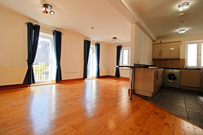 2 Bedroom Flat To Rent In Hackney Road, London, E2