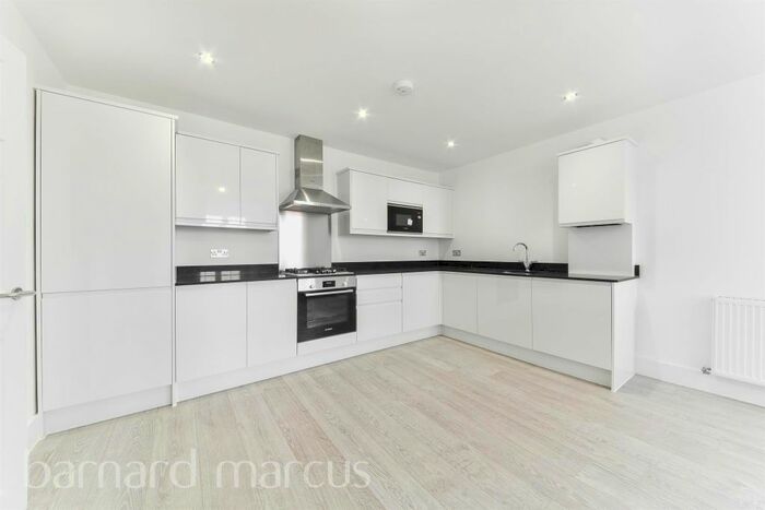 2 Bedroom Flat To Rent In Rectory Park, Sanderstead, South Croydon CR2