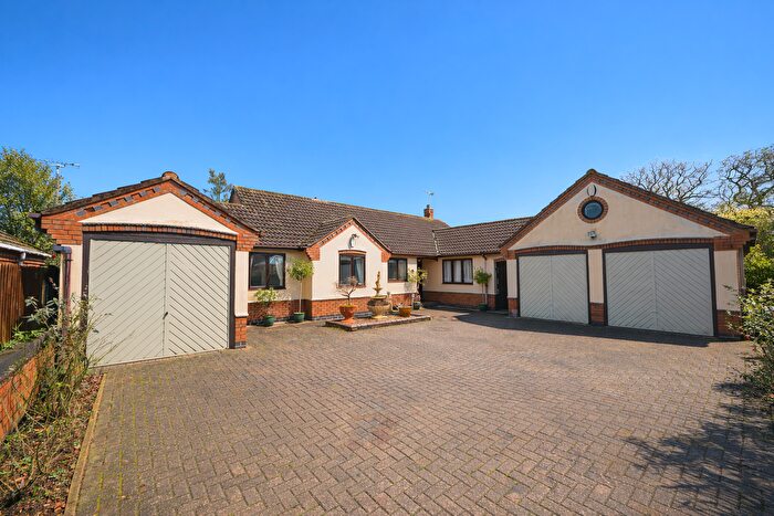 3 Bedroom Detached Bungalow For Sale In Court Close, Kirby Muxloe, Leicester, Leicestershire, LE9