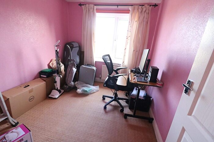 3 Bedroom End Of Terrace House For Sale In Greno View Road, High Green, Sheffield, S35