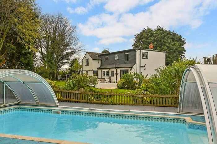 6 Bedroom Detached House For Sale In Straight Lane, Brookland, TN29