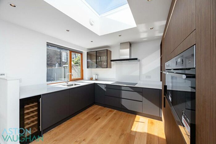 2 Bedroom Detached House For Sale In East Drive, Brighton, BN2
