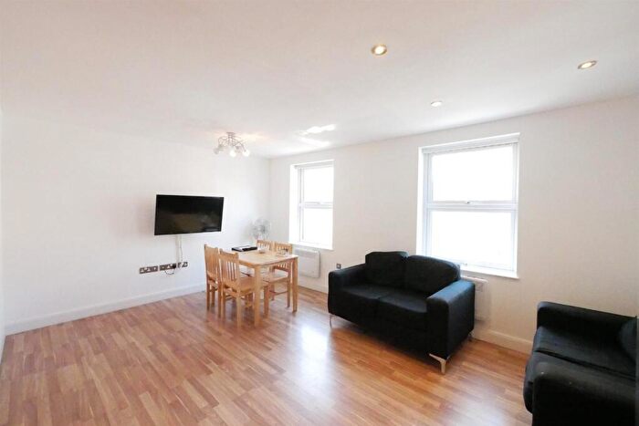 2 Bedroom Apartment To Rent In Fonthill Road, Finsbury Park, N4